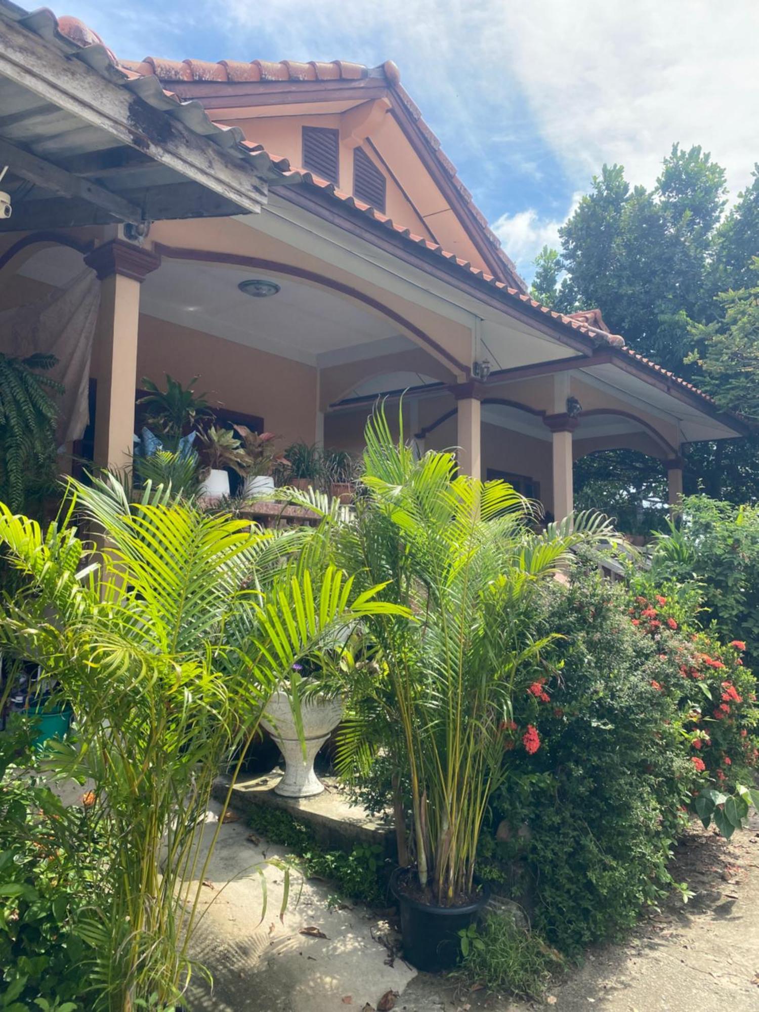 Beachfront Bungalow South Of プーケット エクステリア 写真