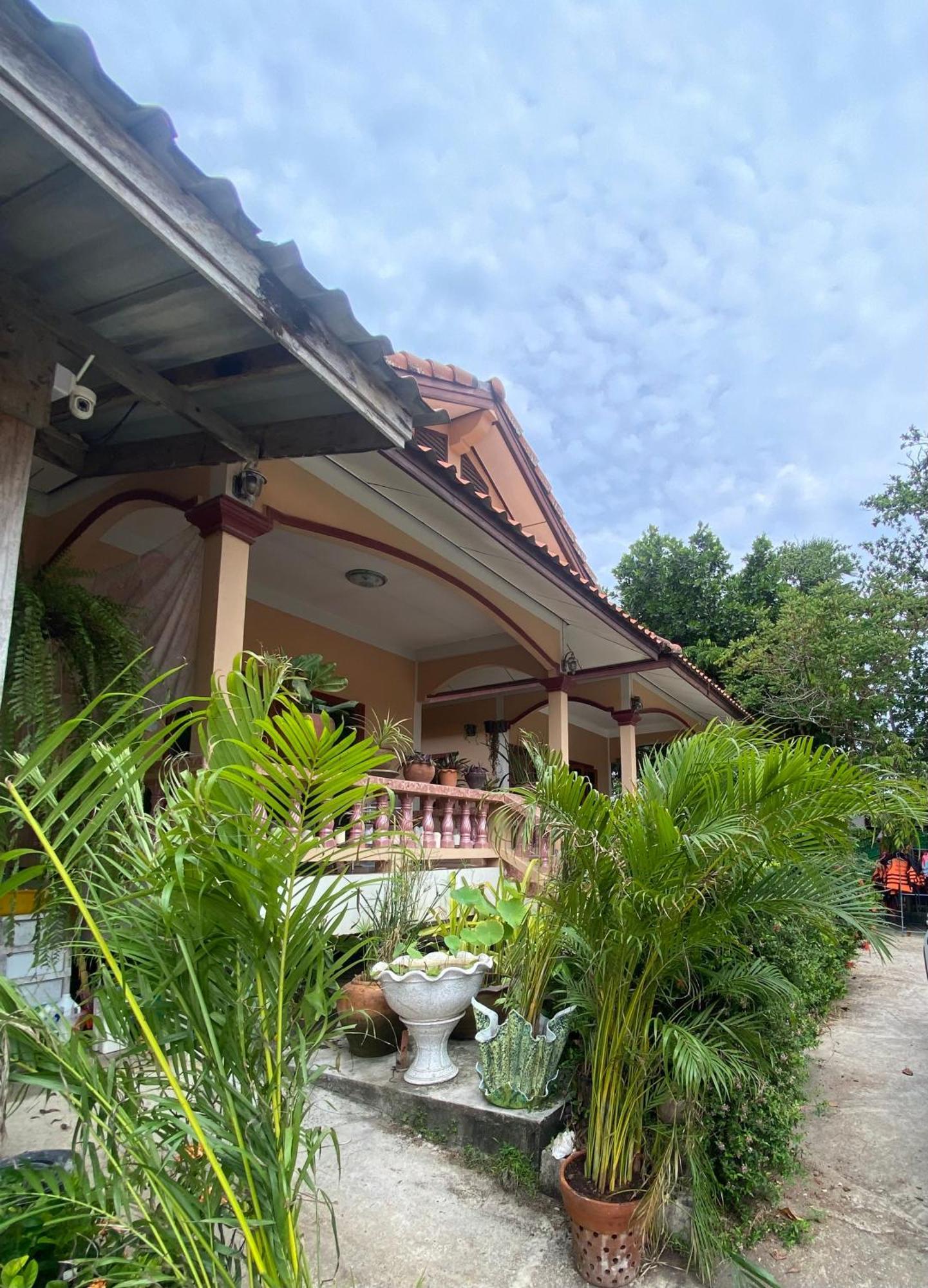 Beachfront Bungalow South Of プーケット エクステリア 写真