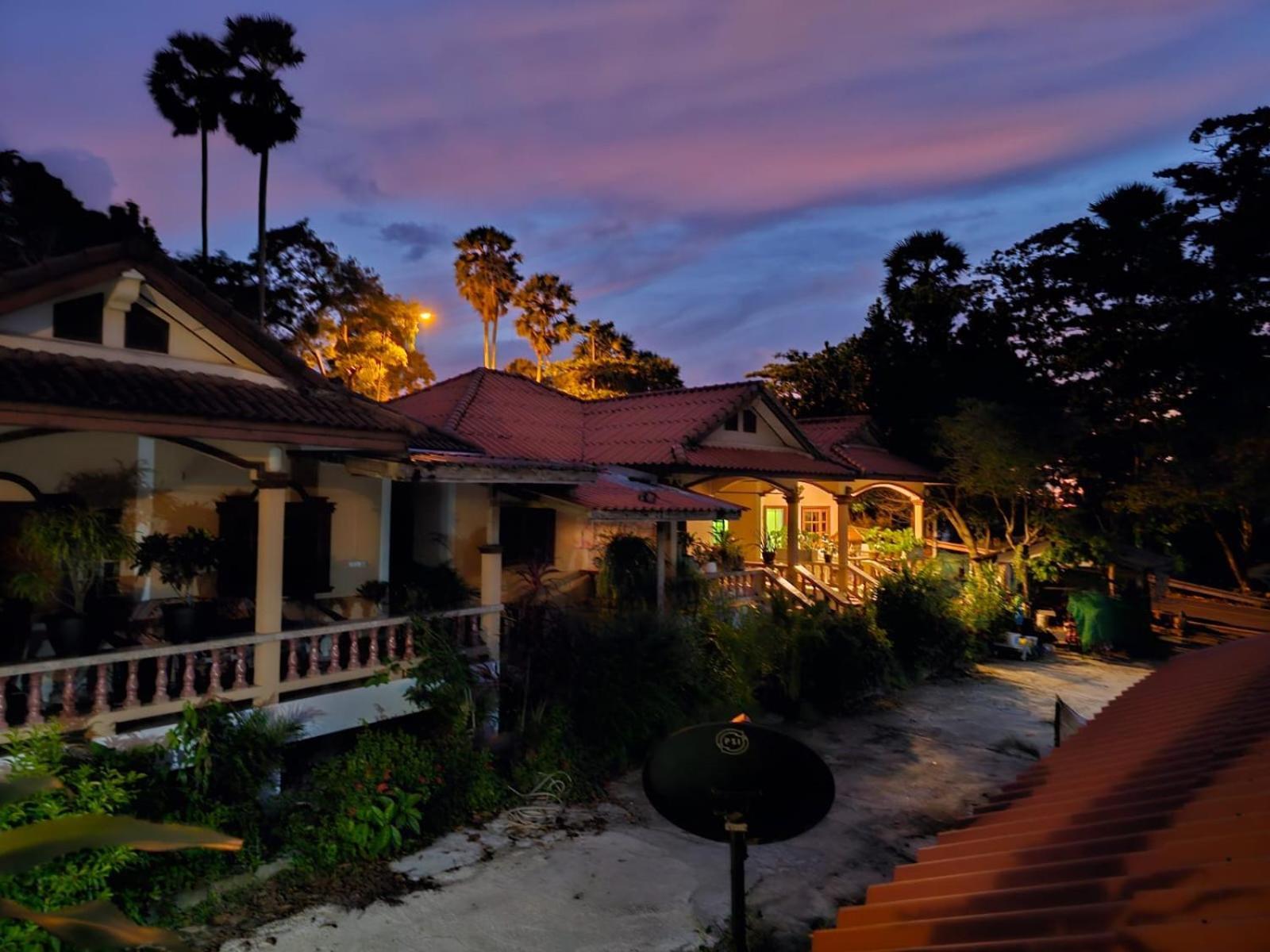 Beachfront Bungalow South Of プーケット エクステリア 写真